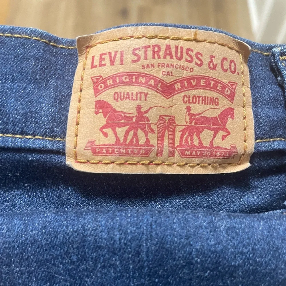 Women’s‎ Levi’s 720 High-Rise Super skinny distressed jeans